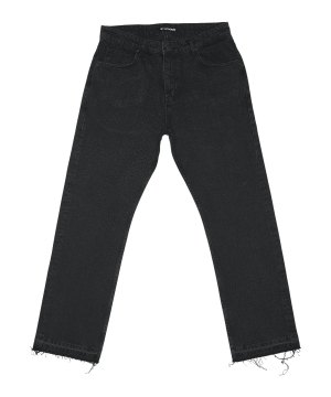 2y-studios-arun-open-hem-straight-jeans-hose-fwblk-j-s-10014-lifestyle_front.png