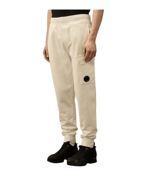 c-p-company-cargo-hose-braun-f438-17cmsp017a005086w-lifestyle_front.png