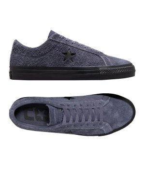 converse-one-star-pro-blau-f082-a04610c-lifestyle_gallery.png