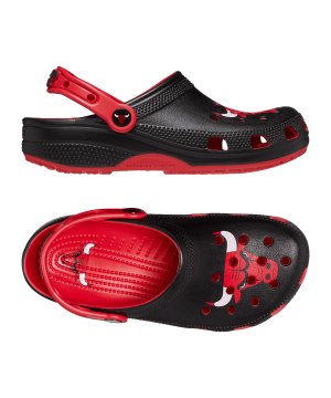 crocs-classic-black-209441-6wc-lifestyle_gallery.png