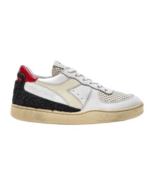 diadora-mi-basket-low-punche-sneaker-weiss-201179703-lifestyle_right_out.png