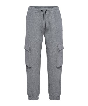 hummel-tech-fleece-loose-cargo-hose-grau-f2006-228338-lifestyle_front.png