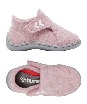 hummel-wool-slipper-kids-rosa-f3005-210381-lifestyle_gallery.png