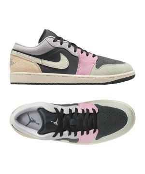 jordan-air-1-low-se-sneaker-grau-f004-ib7109-lifestyle_gallery.png