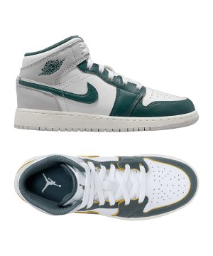 jordan-air-1-mid-kids-weiss-f103-fq8088-lifestyle_gallery.png