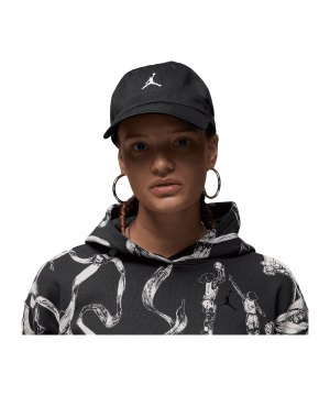 jordan-club-cap-f010-hq1963-lifestyle_front.png