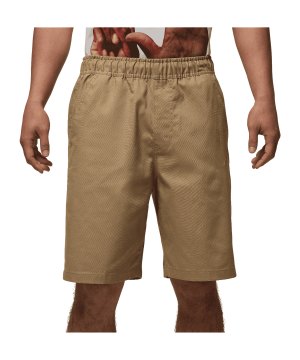 jordan-essentials-woven-short-gruen-f257-hf9335-lifestyle_front.png