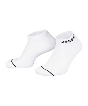 jordan-everyday-no-snow-3er-pack-socken-weiss-f100-dx9656-lifestyle_front.png