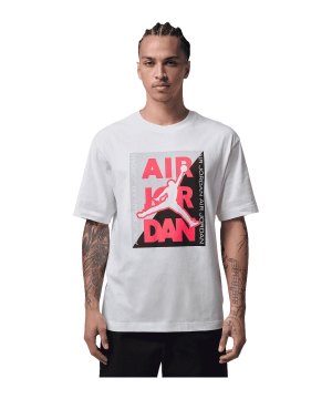 jordan-graphic-t-shirt-weiss-f100-if3112-lifestyle_front.png
