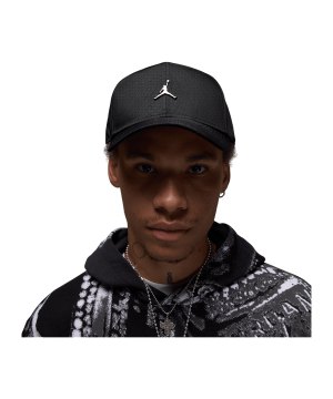 jordan-jumpman-rise-structured-meta-muetze-f010-hm5750-lifestyle_front.png