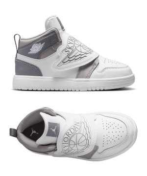 jordan-sky-1-sneaker-kids-grau-f011-bq7197-lifestyle_gallery.png