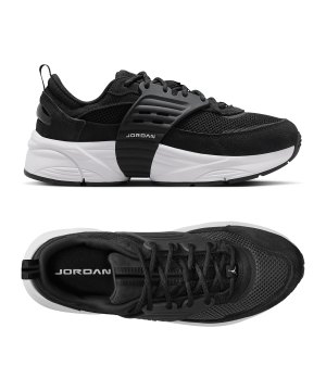 jordan-trunner-o-s-sneaker-schwarz-f008-ib3722-lifestyle_gallery.png