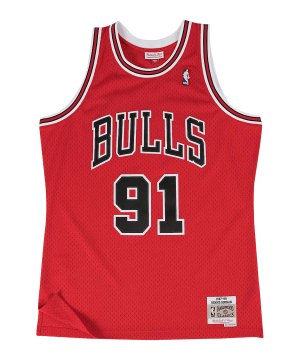 mitchell-and-ness-nba-cb-d-r-97-98-t-shirt-rot-smjygs18154-cbuscar9-lifestyle_front.png
