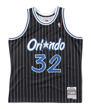 mitchell-and-ness-nba-om-on-94-95-t-shirt-schwarz-smjygs18191-omablck9-lifestyle_front.png