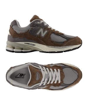 new-balance-2002-sneaker-braun-m20024j7-lifestyle_gallery.png