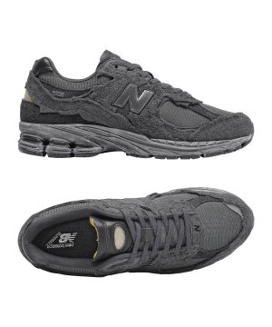 new-balance-2002r-sneaker-schwarz-m2002rdb-lifestyle_gallery.png