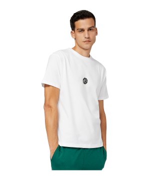 new-balance-essentials-hoops-t-shirt-weiss-fwht-mt23582-lifestyle_front.png
