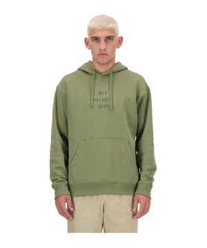 new-balance-iconic-collegiate-graphic-hoody-fdek-mt41517-lifestyle_front.png