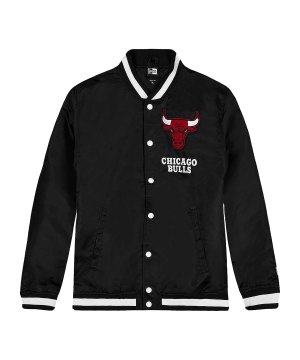 new-era-chicago-bulls-logo-varsity-jacke-schwarz-60426229-lifestyle_front.png