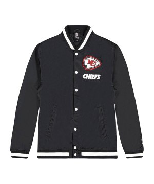 new-era-kansas-city-chiefs-varsity-jacke-schwarz-60426251-lifestyle_front.png
