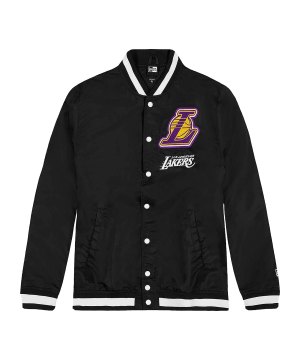new-era-la-lakers-logo-varsity-jacke-schwarz-60426230-lifestyle_front.png