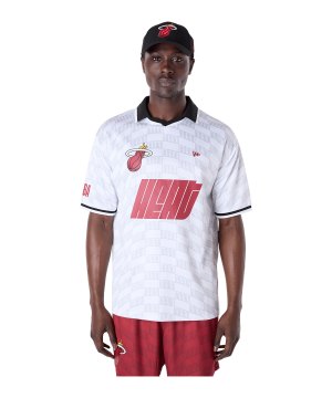 new-era-nba-miami-heat-oversized-t-shirt-weiss-60596416-lifestyle_front.png