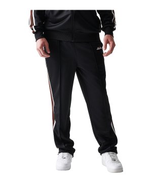 new-era-ne-script-jogginghose-schwarz-60771568-lifestyle_front.png