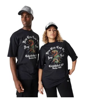 new-era-new-york-oversized-t-shirt-schwarz-60424486-lifestyle_front.png
