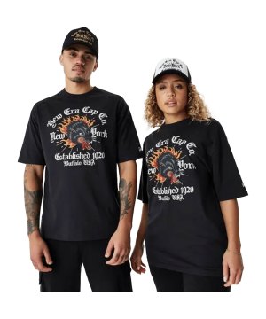 new-era-new-york-oversized-t-shirt-schwarz-weiss-60424485-lifestyle_front.png