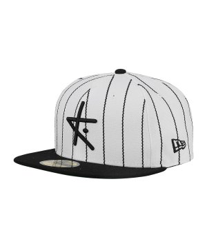new-era-x-kickz-1993-pinstripe-59fifty-cap-weiss-60420103-lifestyle_front.png