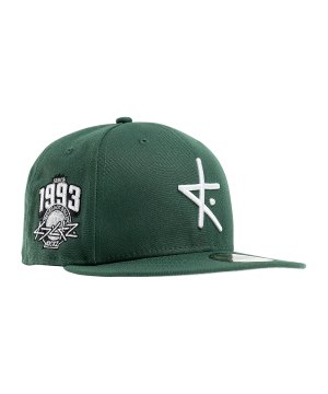 new-era-x-kickz-logo-cap-blau-60229531-lifestyle_front.png