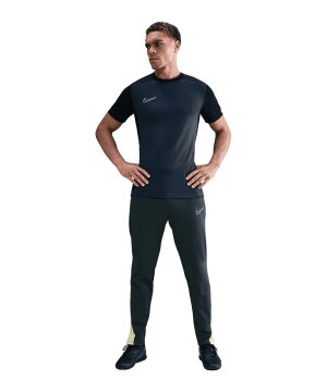 nike-academy-trainingshose-gruen-f390-fb6814-teamsport_front.png
