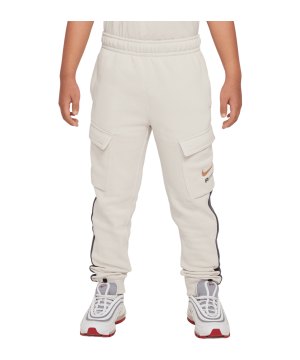 nike-air-fleece-cargo-hose-kids-braun-grau-f104-fv2342-lifestyle_front.png