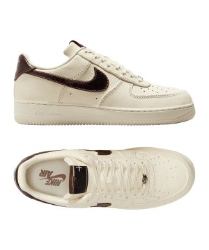 nike-air-force-1-'07-sneaker-weiss-f001-ih7332-lifestyle_gallery.png