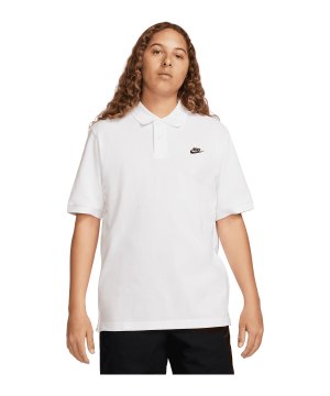 nike-club-poloshirt-weiss-schwarz-f100-fn3894-lifestyle_front.png