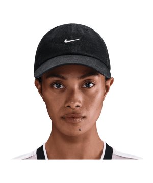 nike-club-unstructured-cap-schwarz-f010-hf0383-lifestyle_front.png