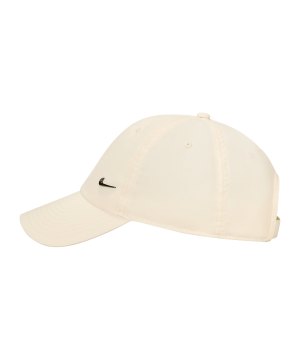 nike-club-unstructured-metal-cap-weiss-f115-fb5372-lifestyle_front.png