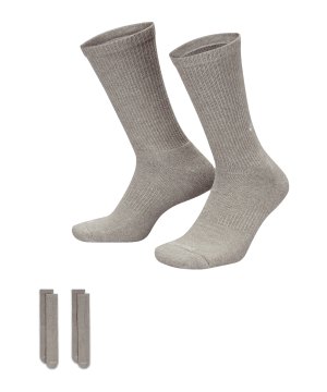 nike-crew-2er-pack-socken-grau-f063-fz3073-lifestyle_front.png