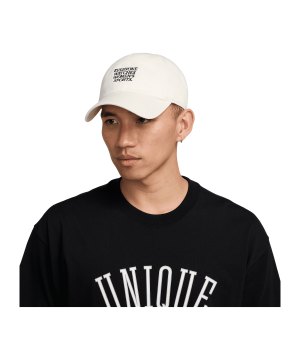 nike-everyone-watches-cap-beige-f133-if9620-equipment_front.png