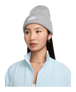 nike-peak-beanie-grau-f063-hf0186-lifestyle_front.png