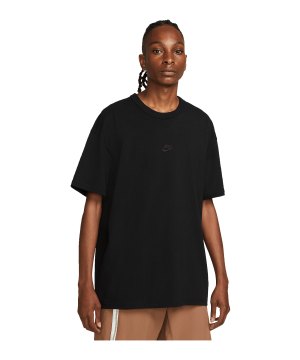 nike-premium-essentials-t-shirt-schwarz-f010-do7392-lifestyle_front.png