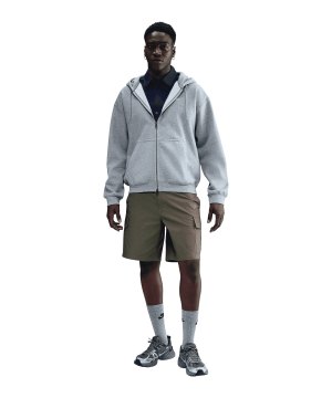 nike-solo-swoosh-hoody-grau-f063-hv1084-lifestyle_front.png