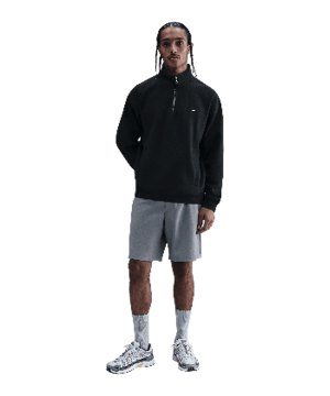 nike-solo-swoosh-sweatshirt-schwarz-f010-hv1094-lifestyle_front.png