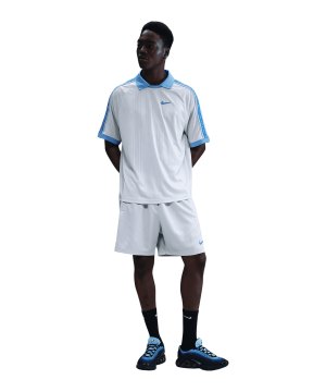 nike-sportwear-t-shirt-schwarz-f025-ih4292-lifestyle_front.png