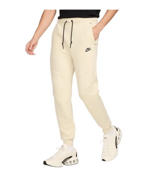 nike-tech-fleece-jogginghose-gruen-f234-hv0959-lifestyle_front.png