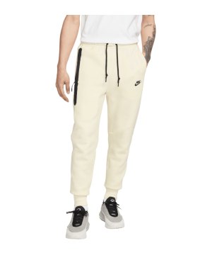 nike-tech-fleece-jogginghose-weiss-f113-fb8002-lifestyle_front.png