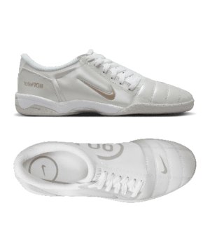 nike-total-90-sneaker-weiss-f002-hq2851-lifestyle_gallery.png