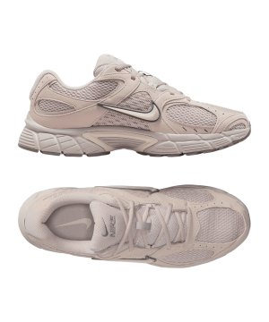 nike-v5-rnr-sneaker-braun-f201-ii6292-lifestyle_gallery.png