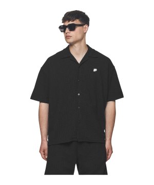 pegador-libco-structured-knit-t-shirt-schwarz-pgdr-3618-001-lifestyle_front.png