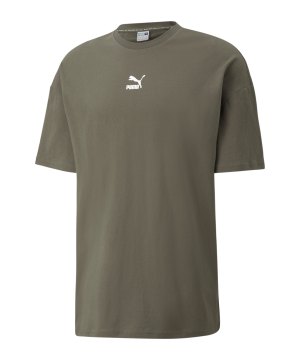 puma-classics-boxy-t-shirt-gruen-f44-532135-lifestyle_front.png